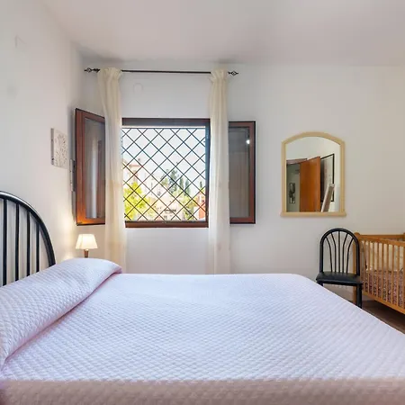 Casa Nespolo بيت للعطل