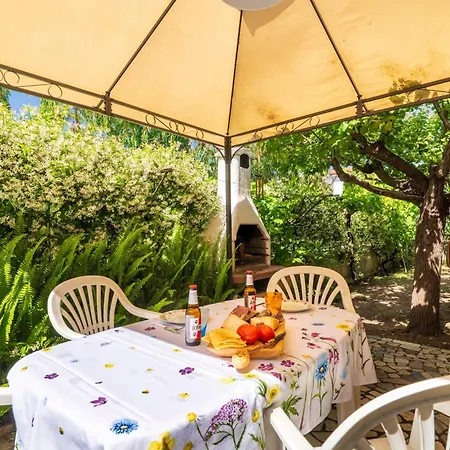 Casa Nespolo Tatil Evi *